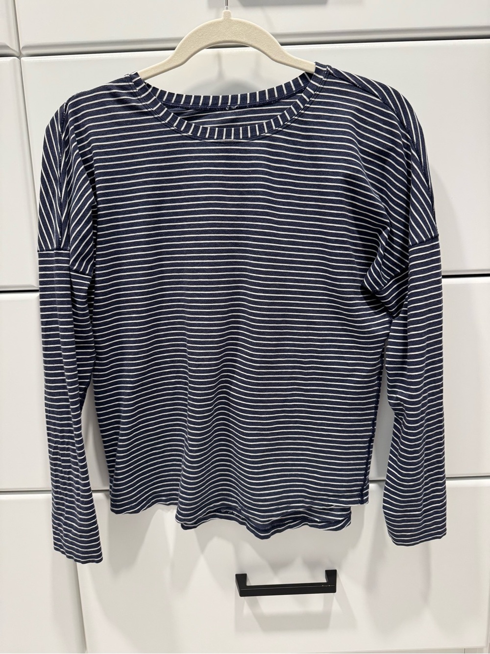 lululemon To The Point long-sleeve crew neck top size 2 navy and white striped